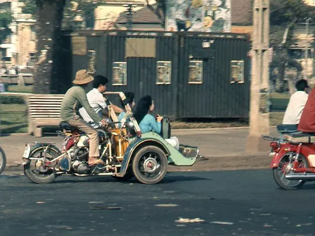 Revisiting Old Connections: Exploring the Advantages of Reestablishing Past Relationships