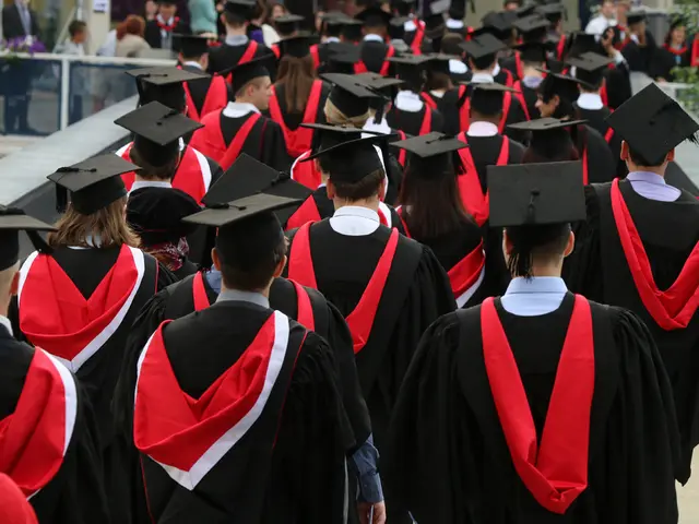 Graduates Receive Diplomas in Bunde: Celebration of Educational Achievements