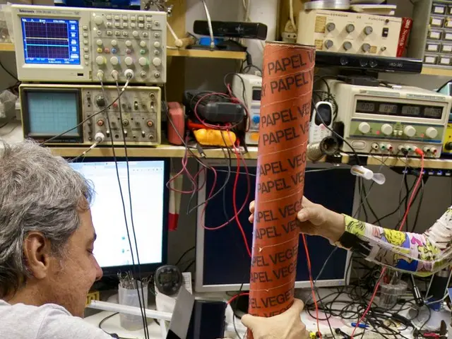 Enhancing Connections Between Teachers and Students' Emotional States for Better Academic Success