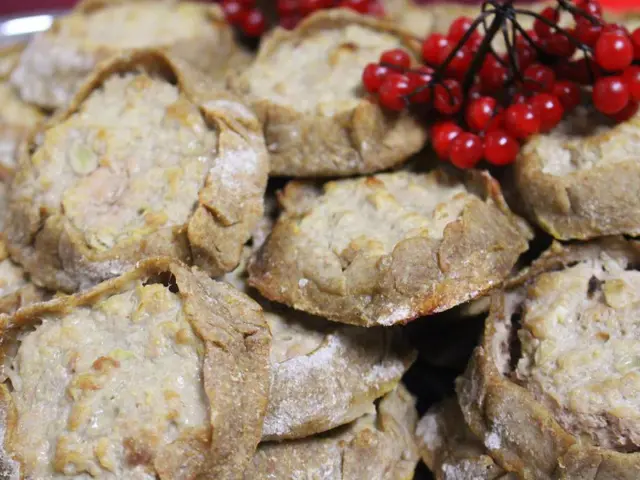 Benefits and Alternatives of Glycerin for Curly Hair: An Examination and Suggestion of Natural...