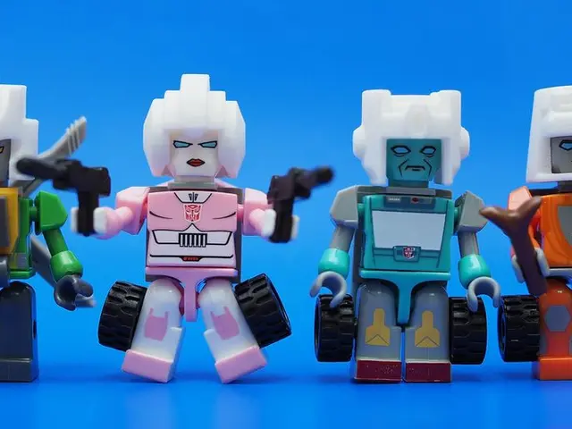 China Develops Robots Equipped with Artificial Uteruses for Human Infant Transportation